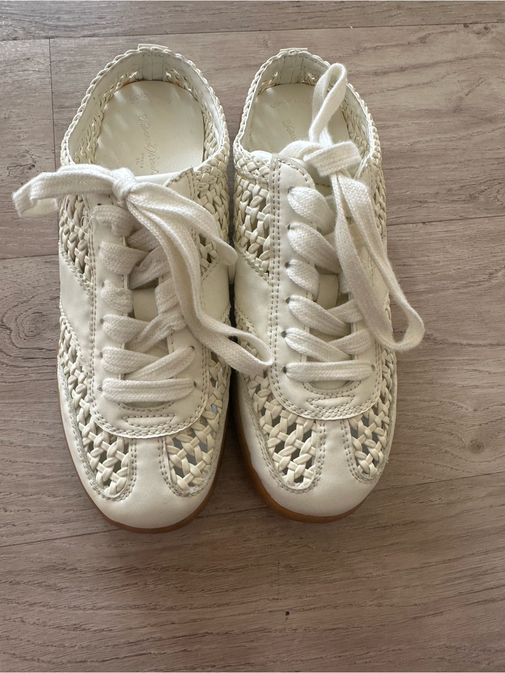 Universal Thread Cream Woven Lace-Up Sneakers